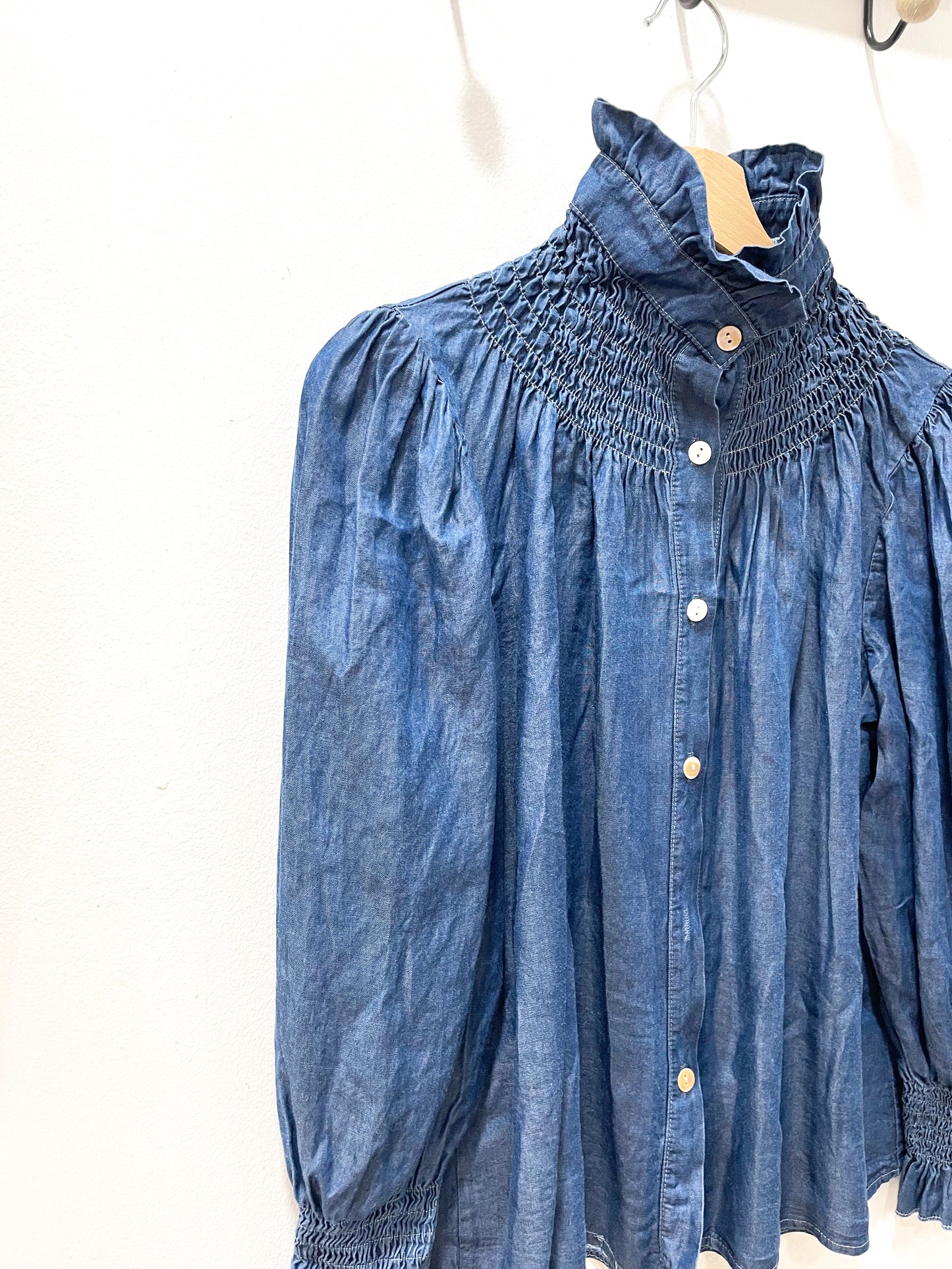 Blusa vaquera cuello alto