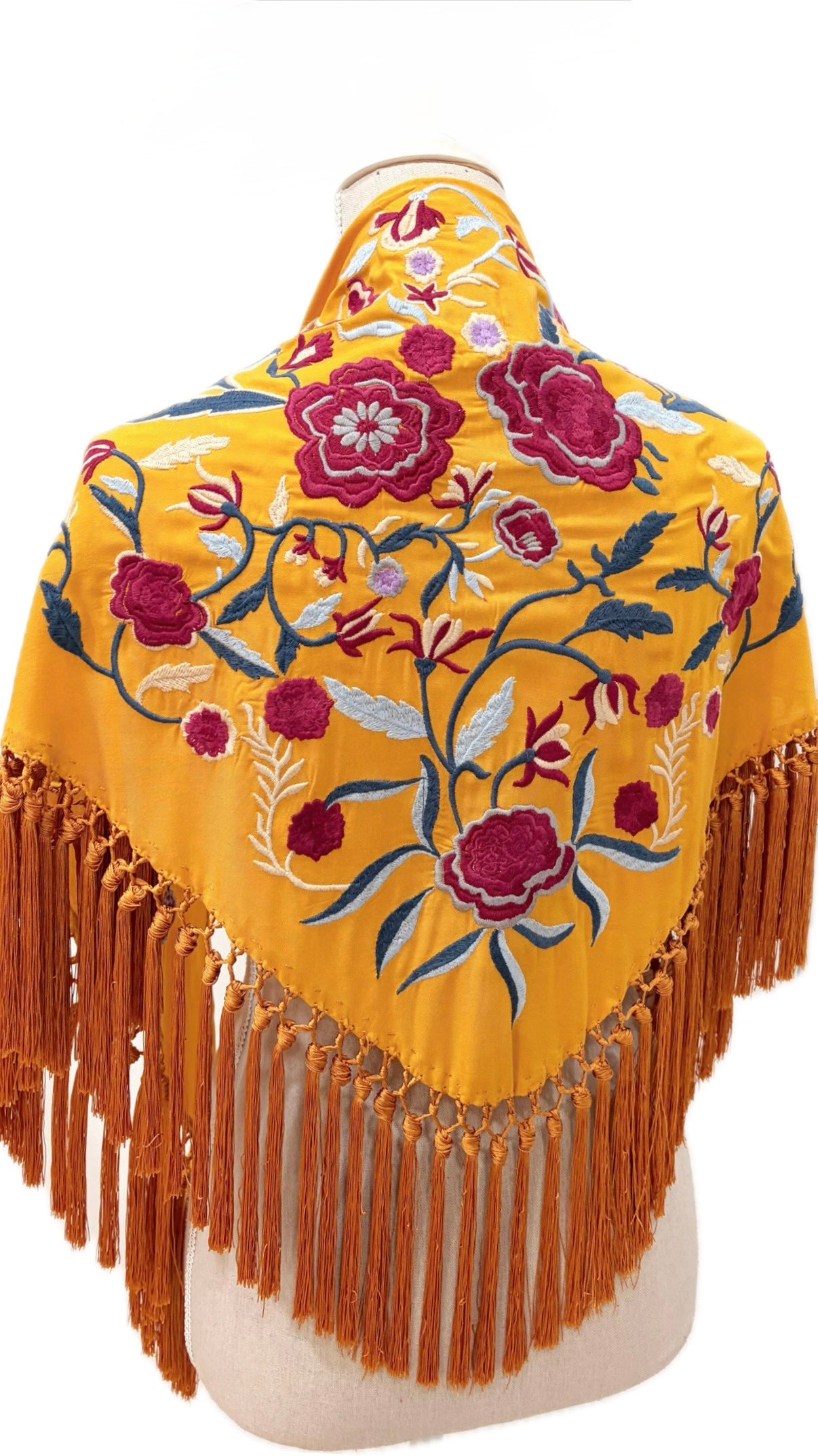Mantón bordado 12