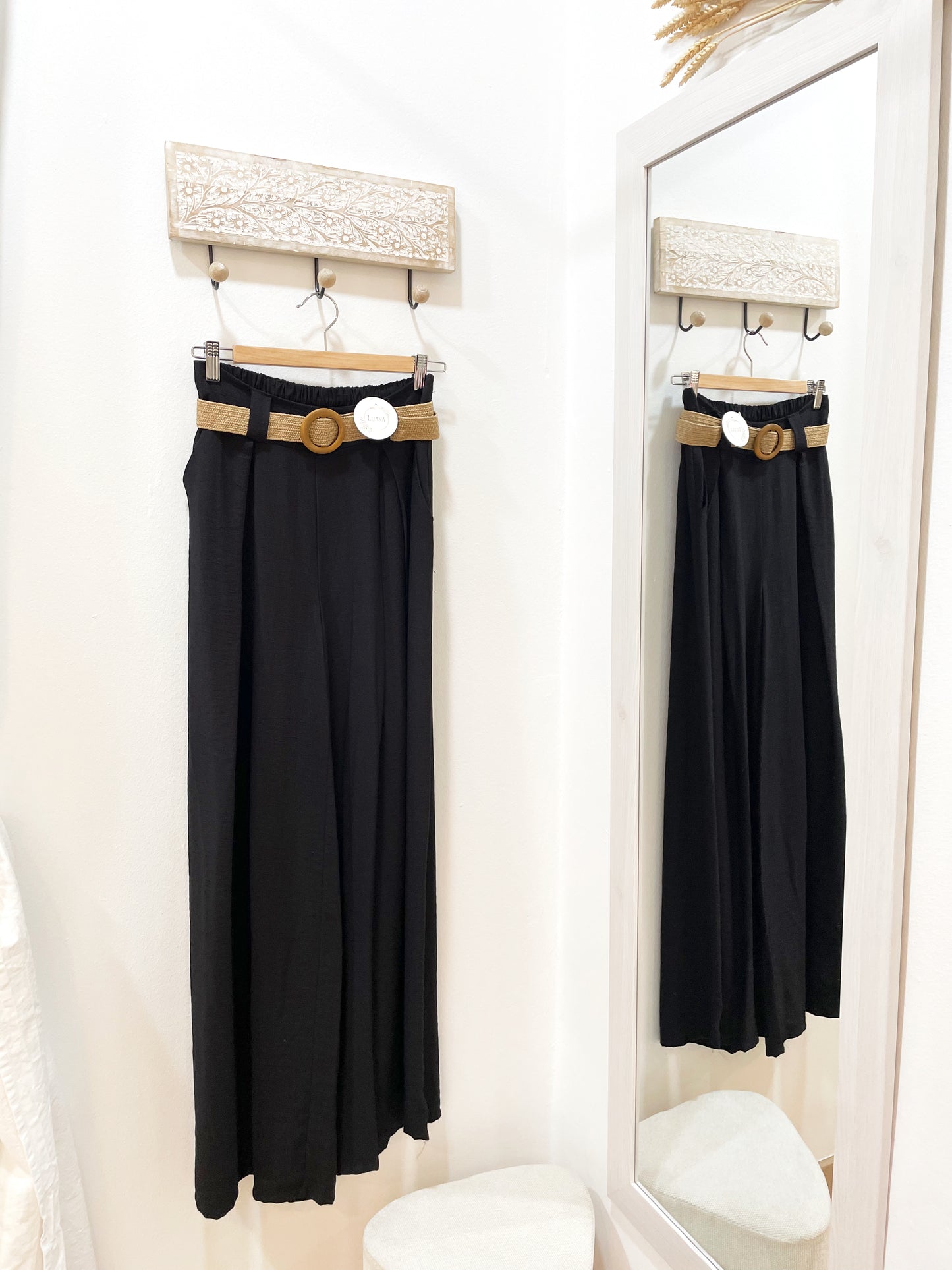 Pantalón fluido con cinturón