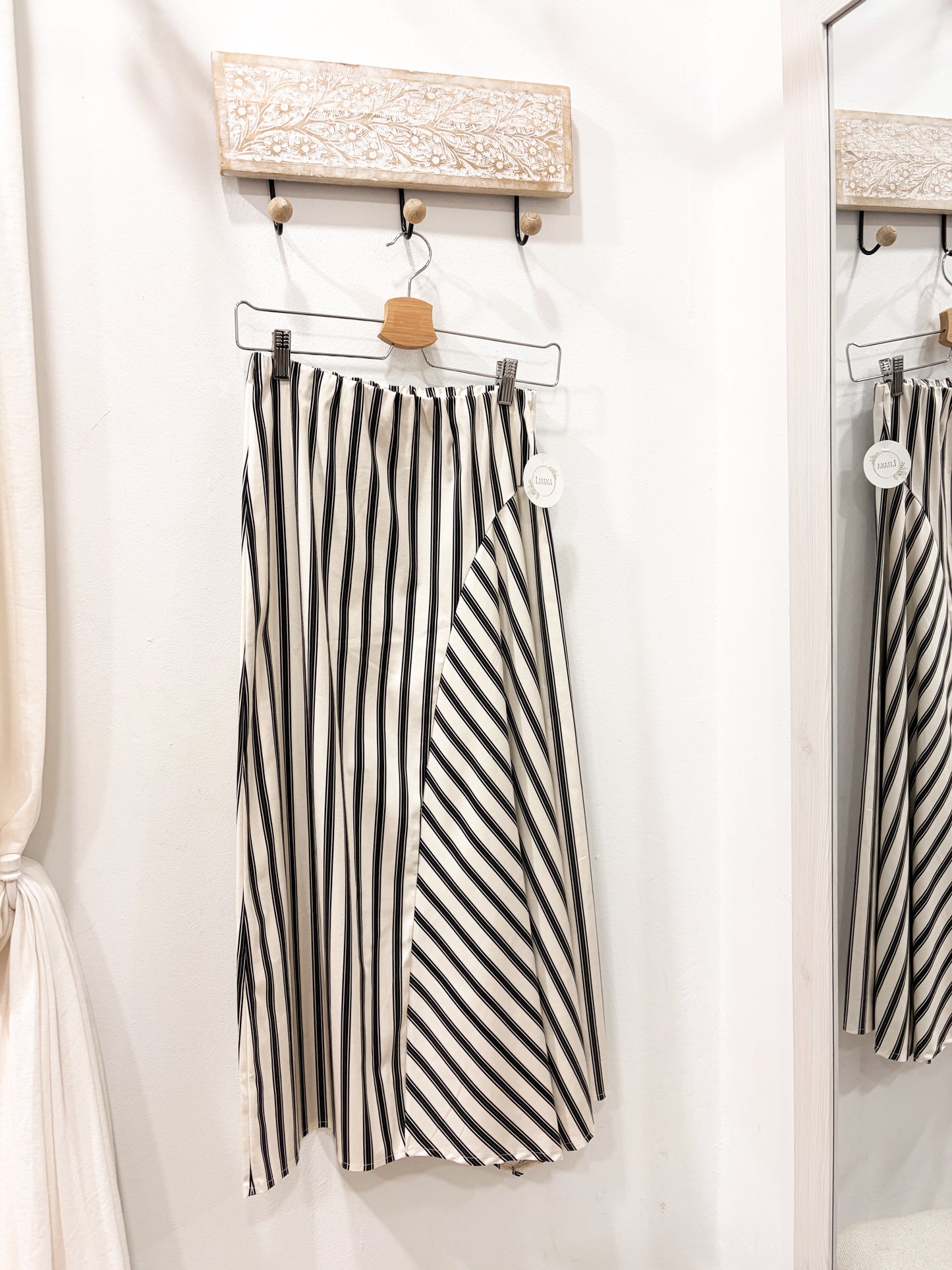 Falda estampada negra