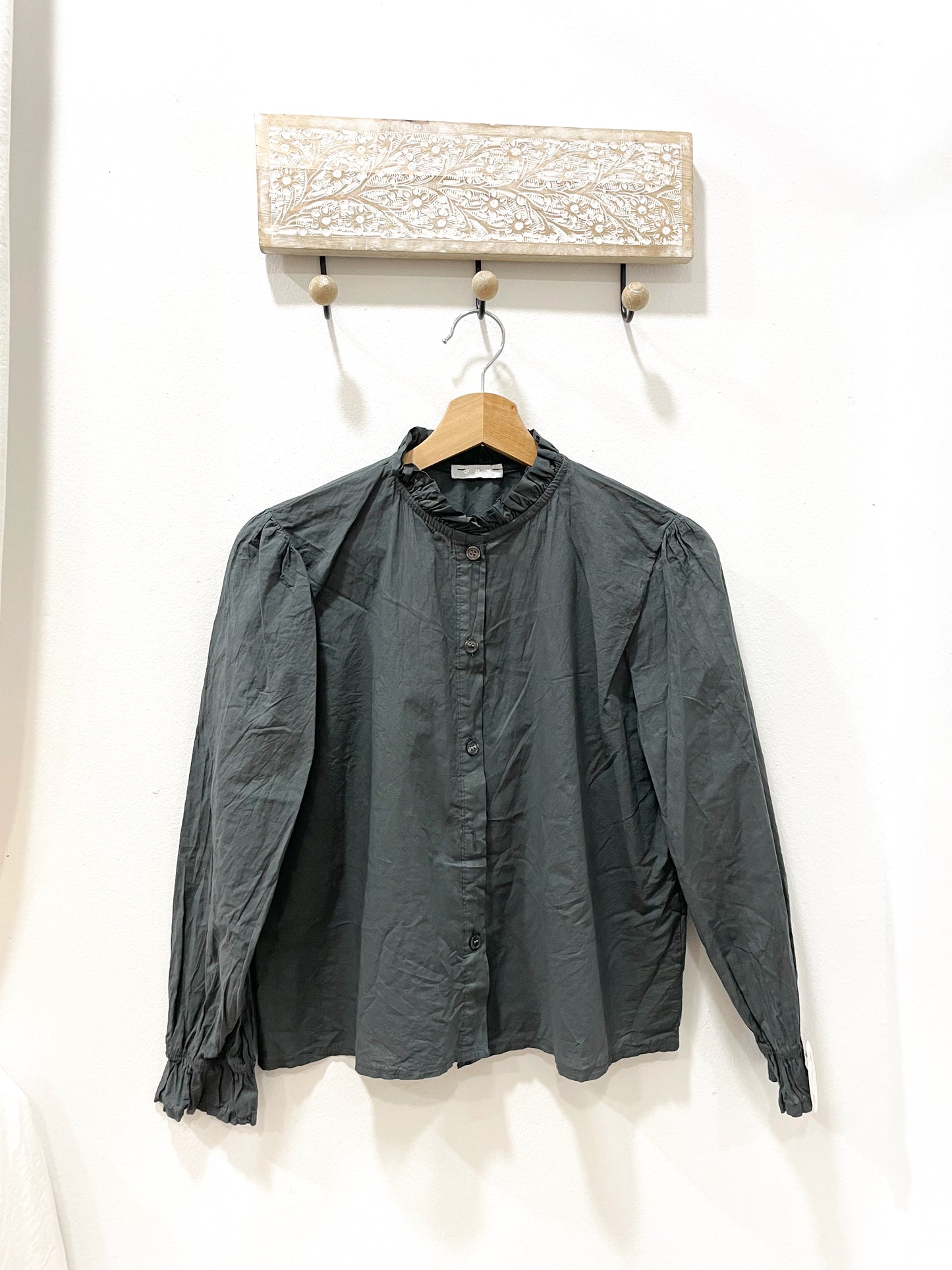 Blusa gris botones