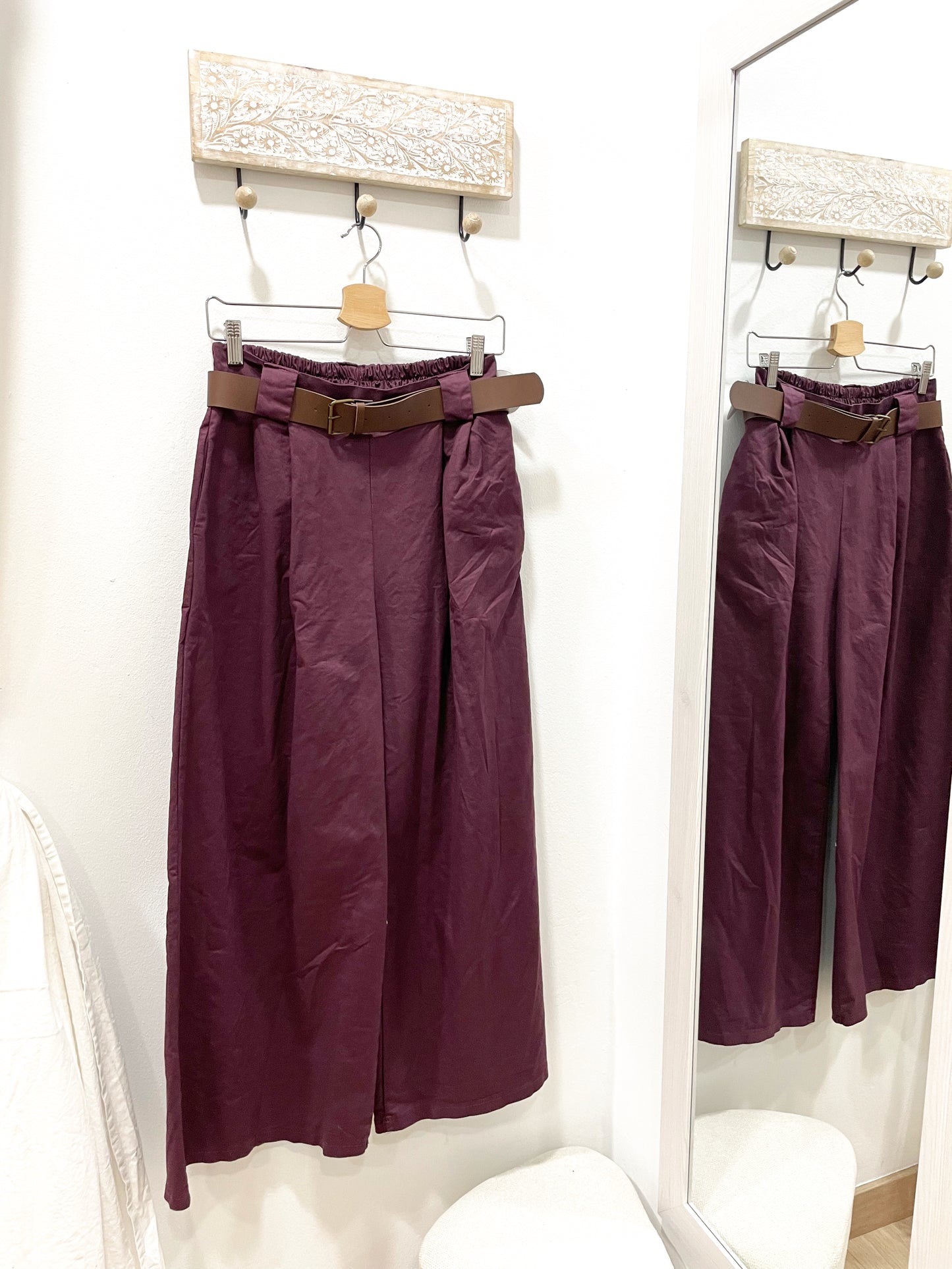 Pantalón cinturón berenjena