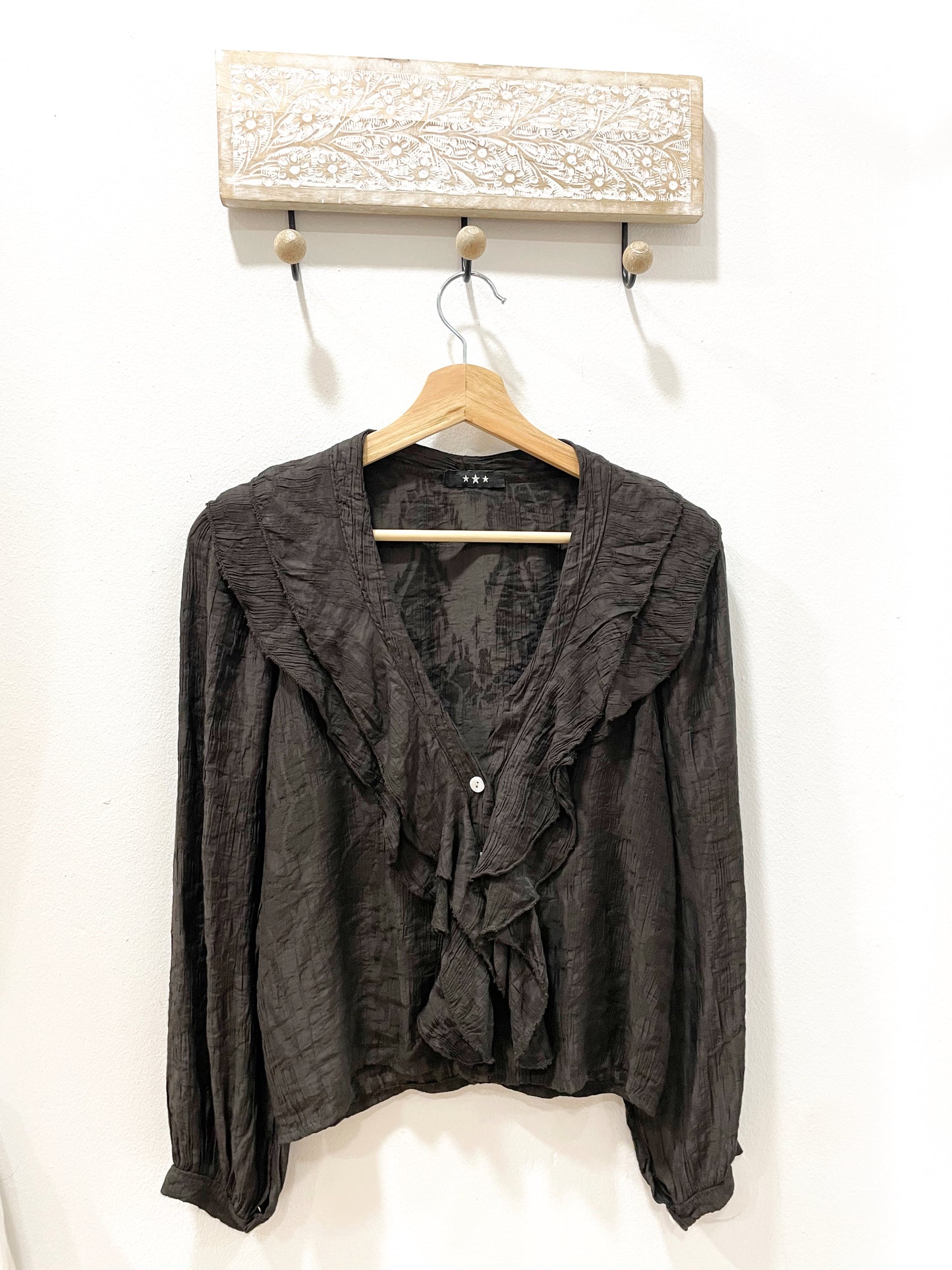 Blusa volante marrón