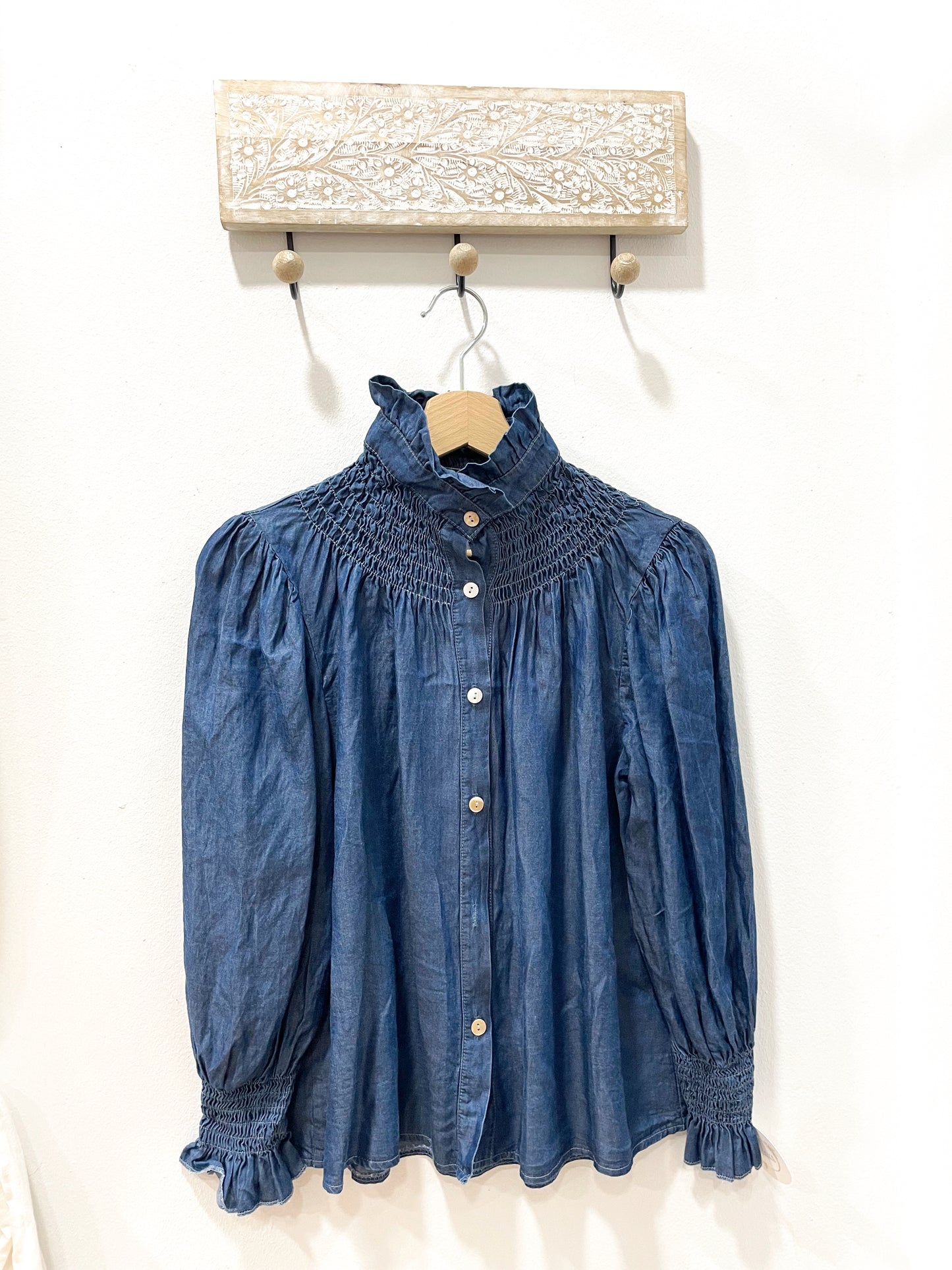 Blusa vaquera cuello alto
