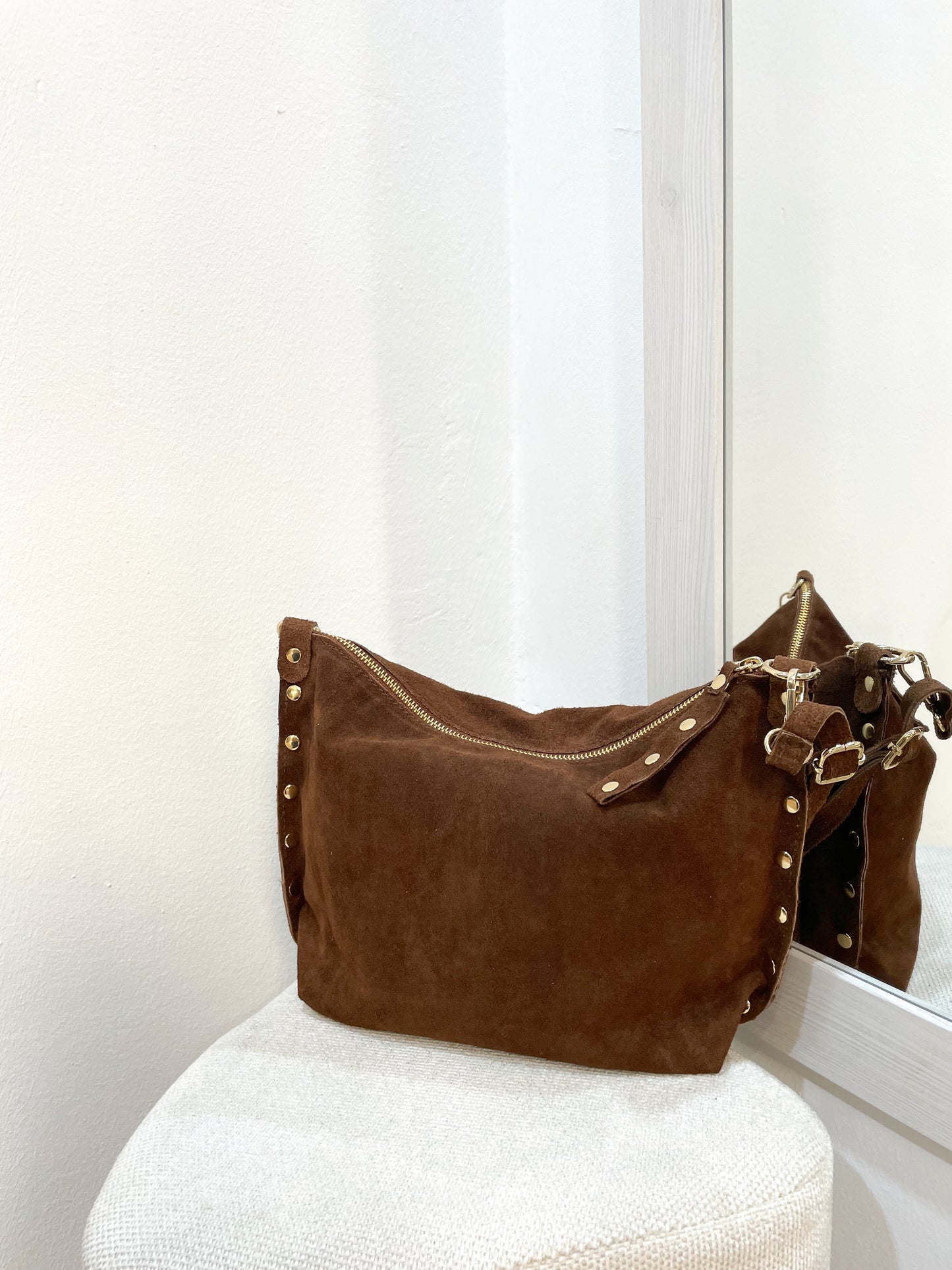 Bolso bandolera tachuelas
