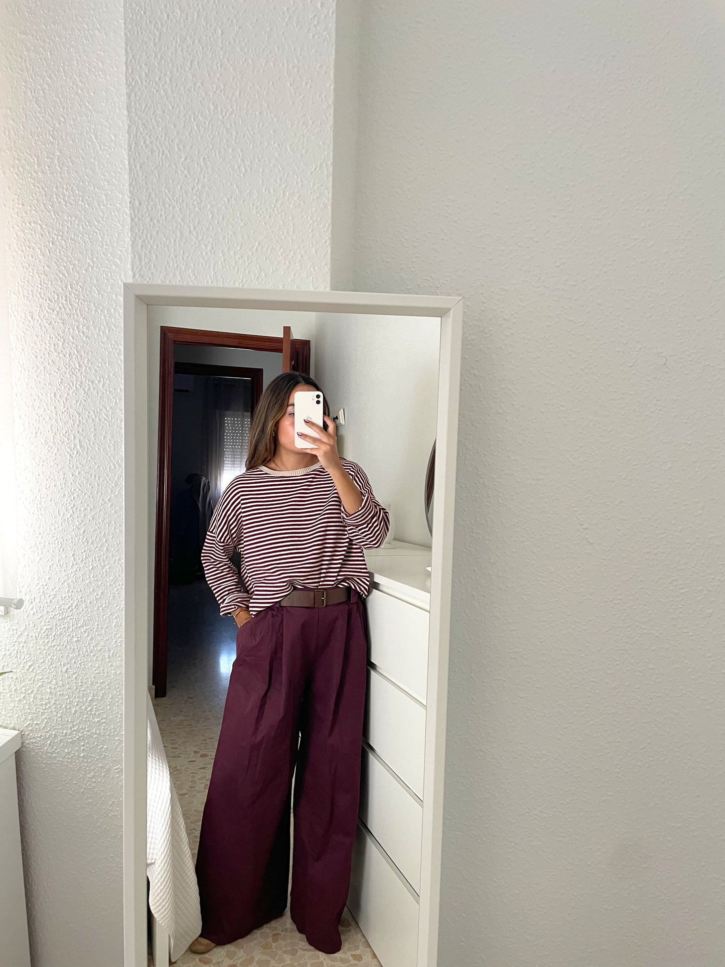 Pantalón cinturón berenjena
