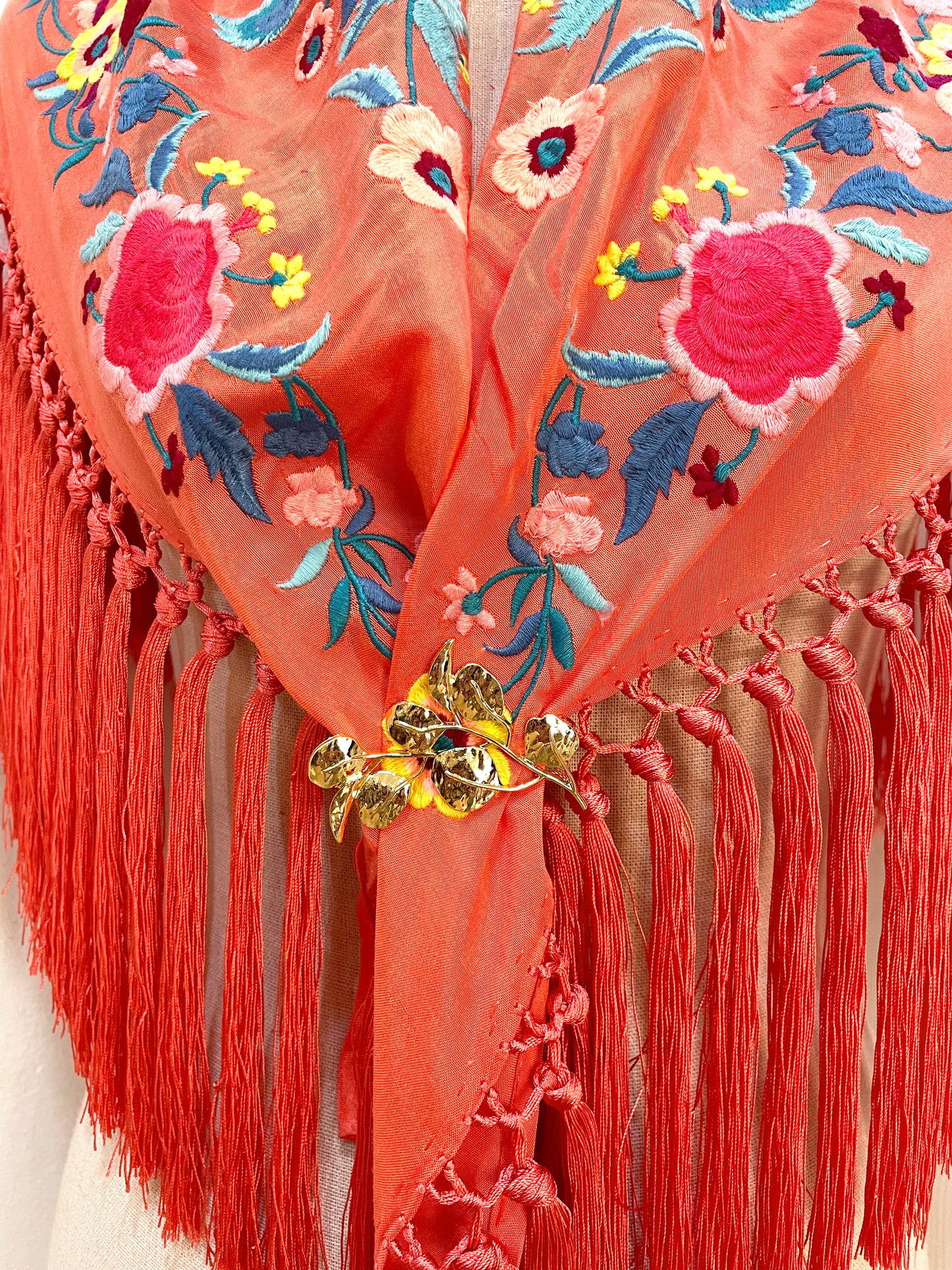 Mantón bordado colores 24