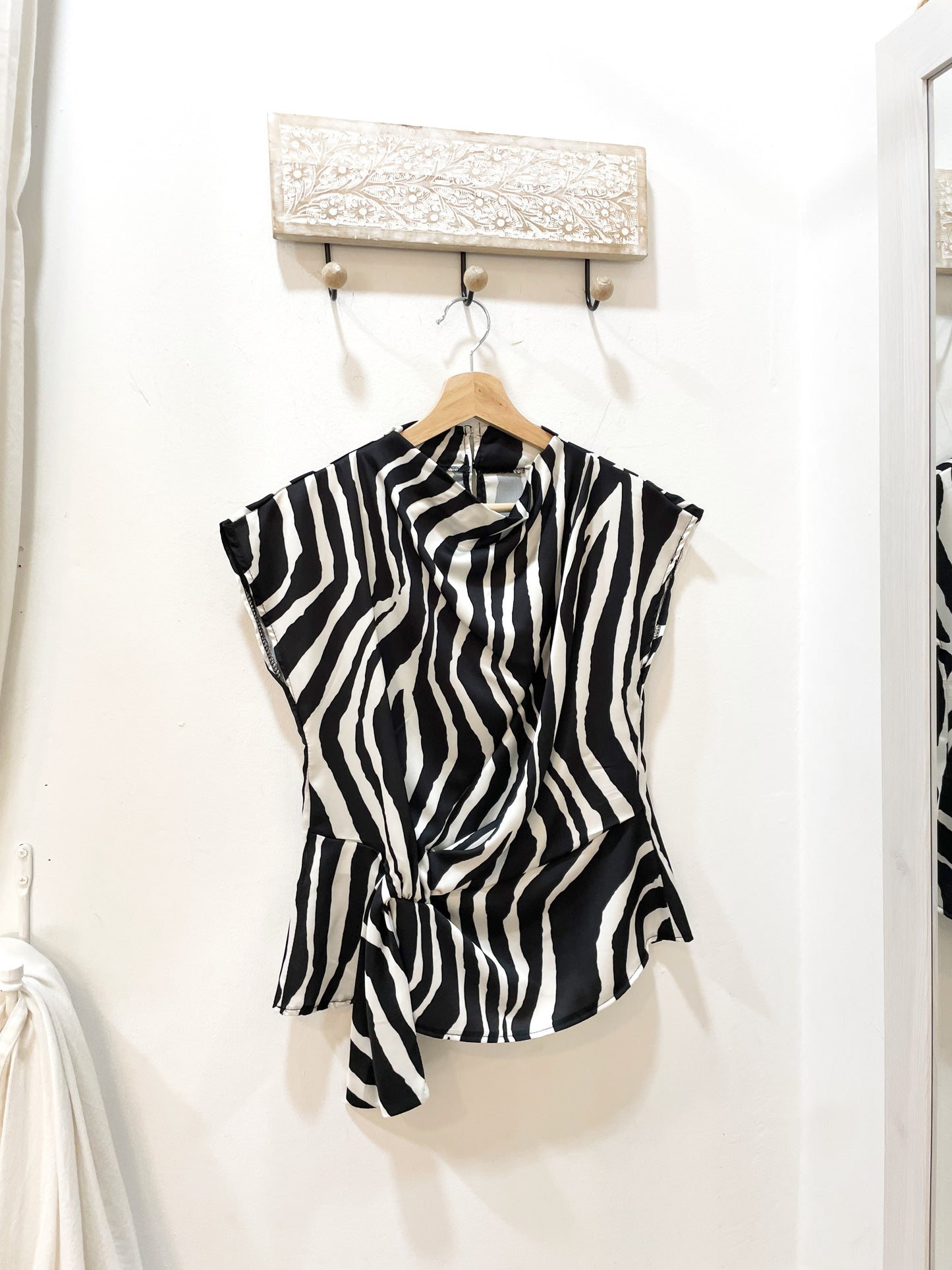 Blusa satinada estampada