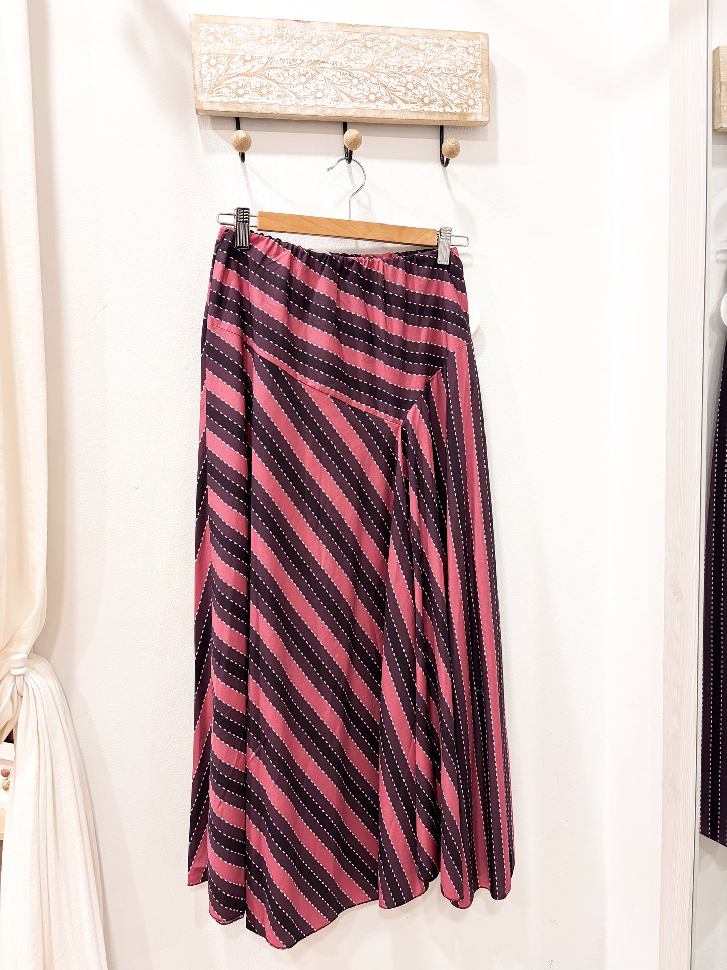 Falda asimétrica rosa