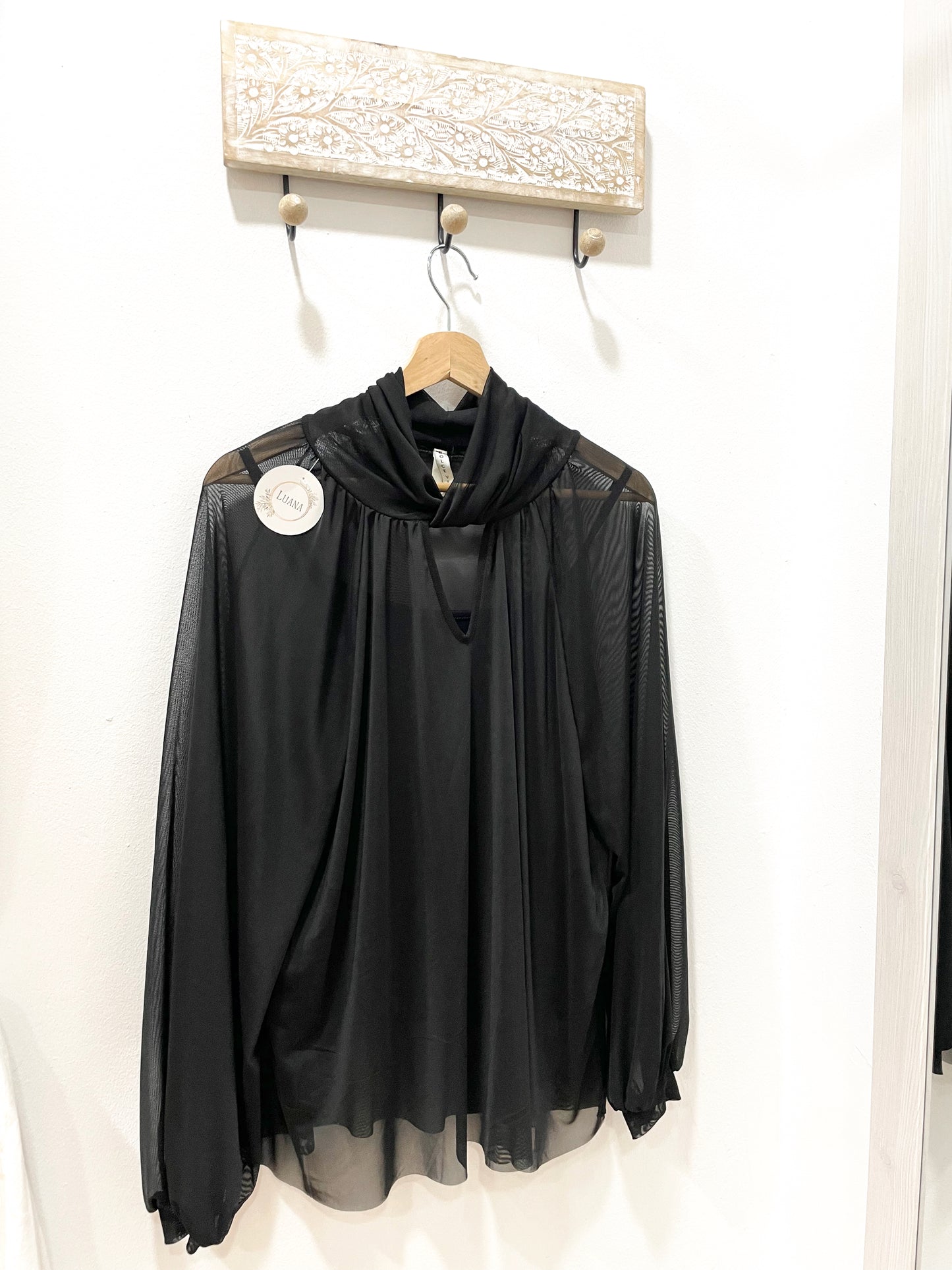 Blusa negra tul