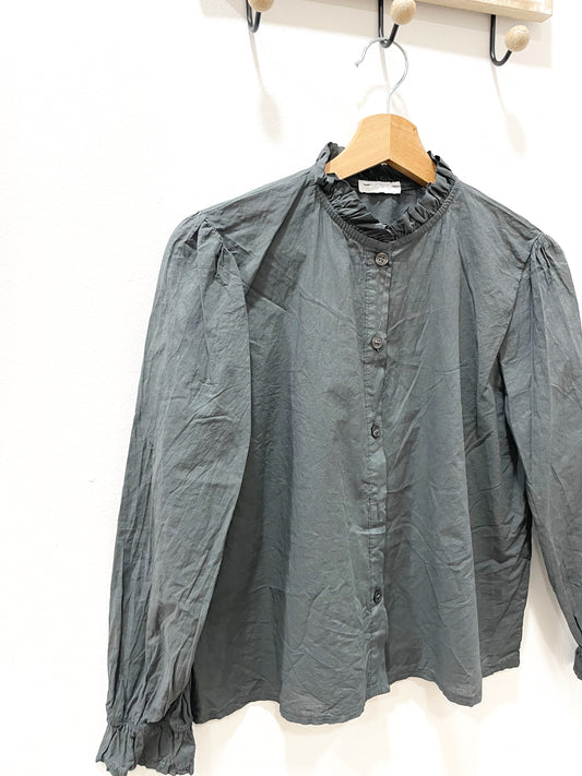 Blusa gris botones