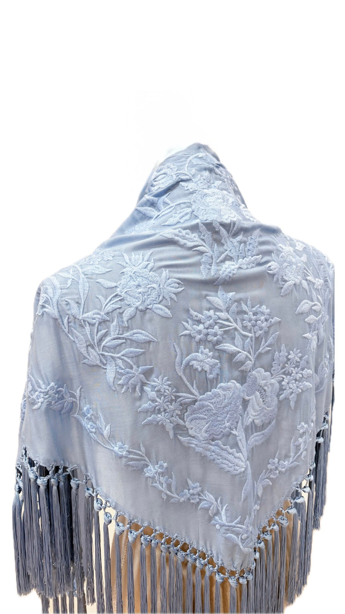Mantón bordado 17