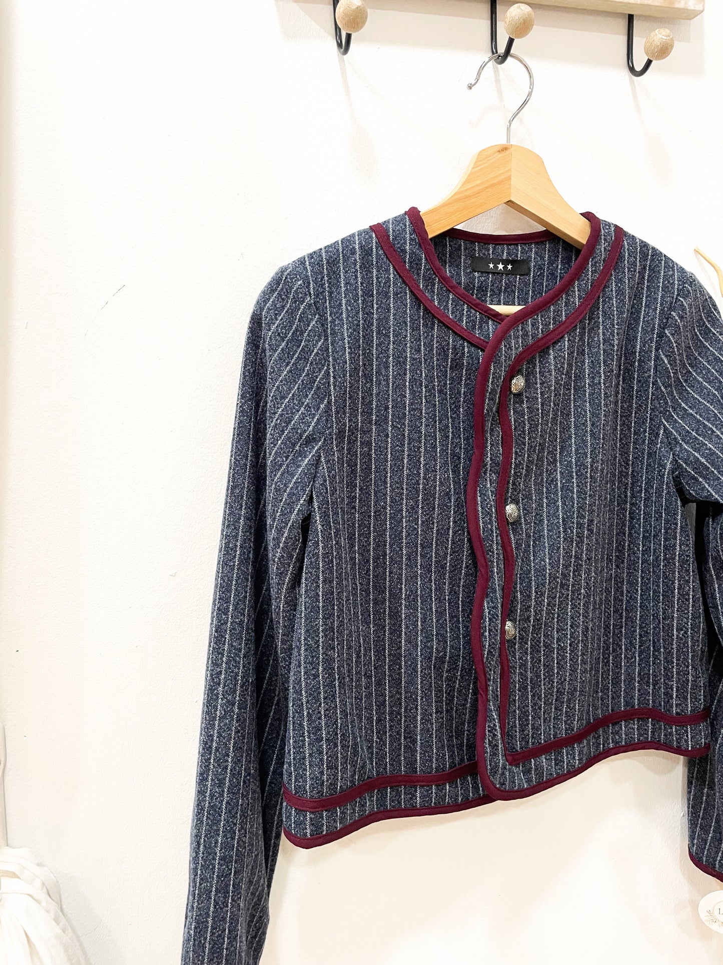 Chaqueta línea burdeos