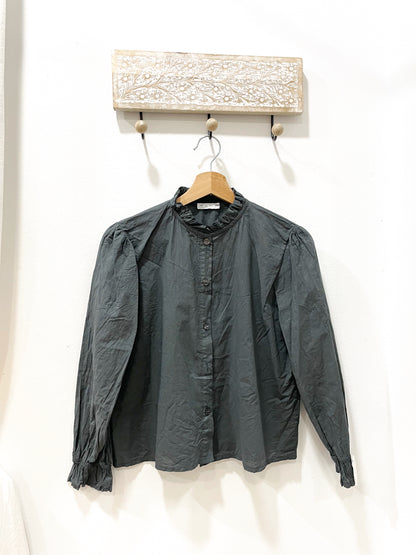 Blusa gris botones