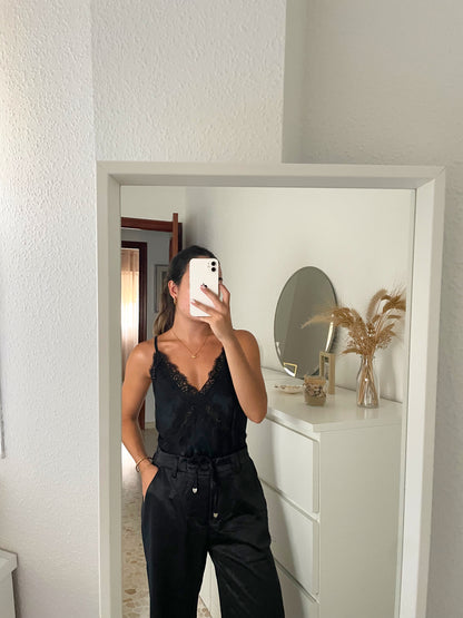Blusa lencera negra