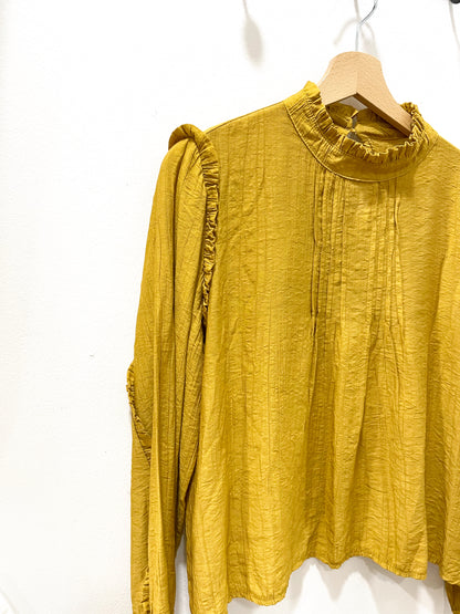 Blusa mostaza plisado