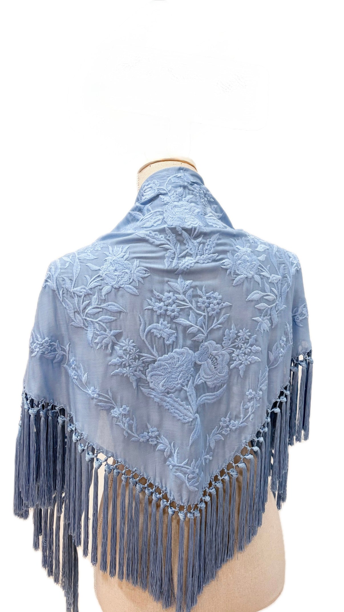 Mantón bordado 17