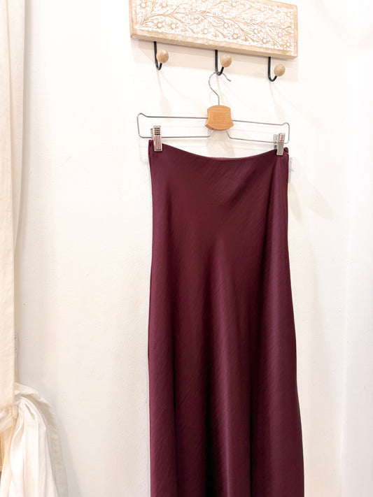 Falda satinada larga