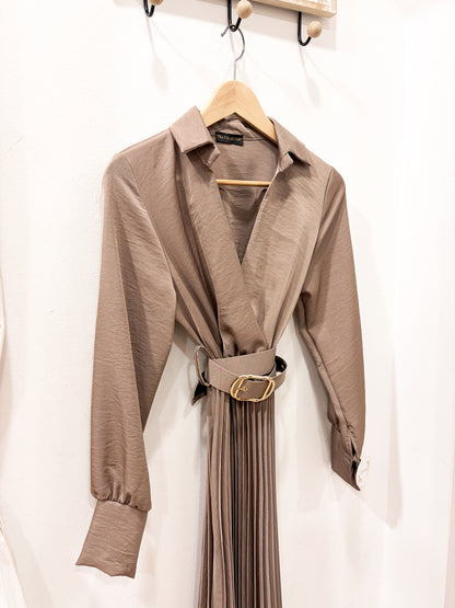 Vestido plisado cinturón