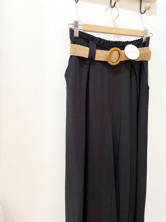 Pantalón fluido con cinturón