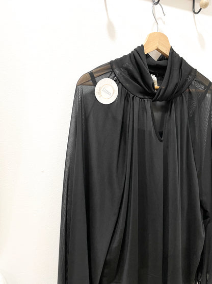 Blusa negra tul