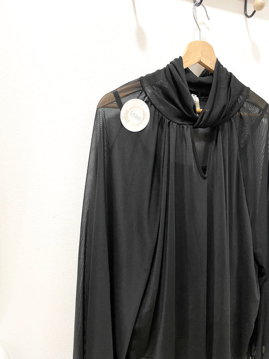 Blusa negra tul