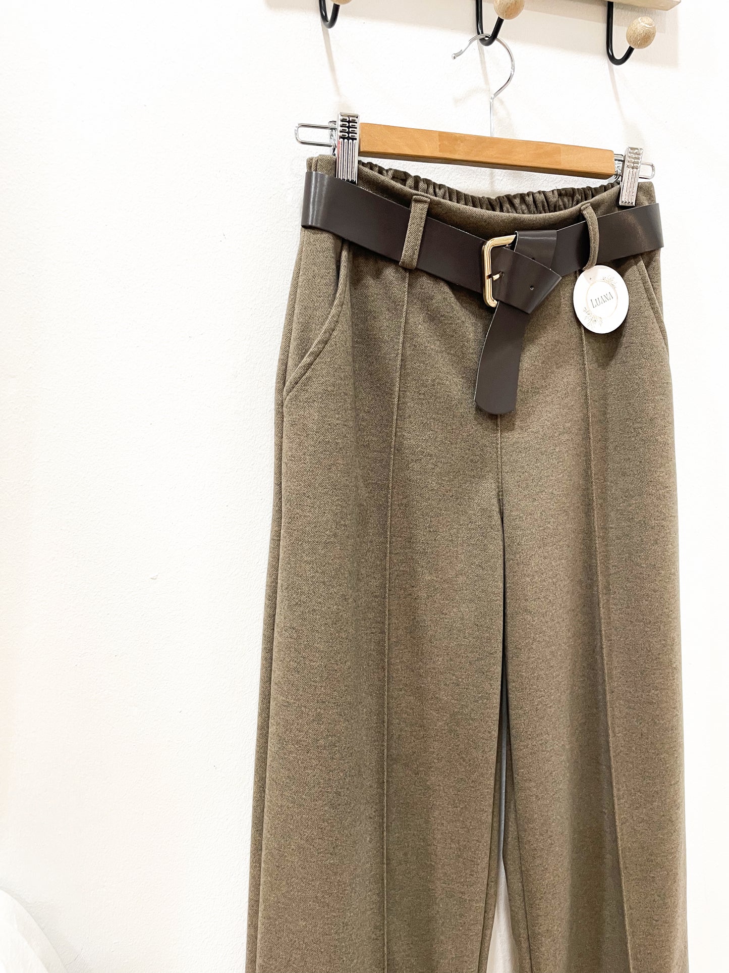 Pantalón cinturón marrón