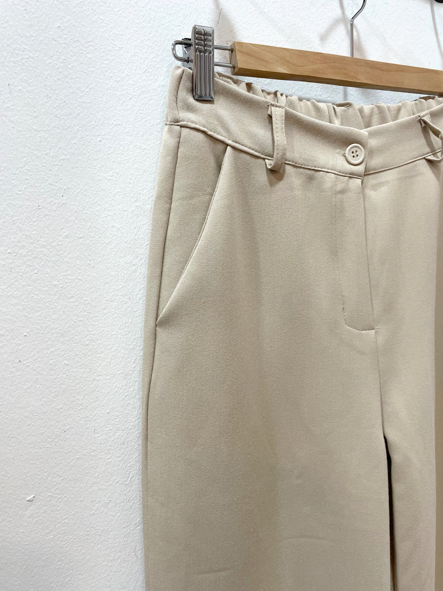 Pantalón traje beige