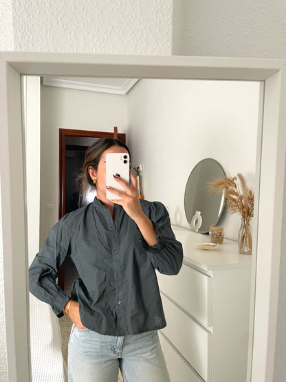 Blusa gris botones