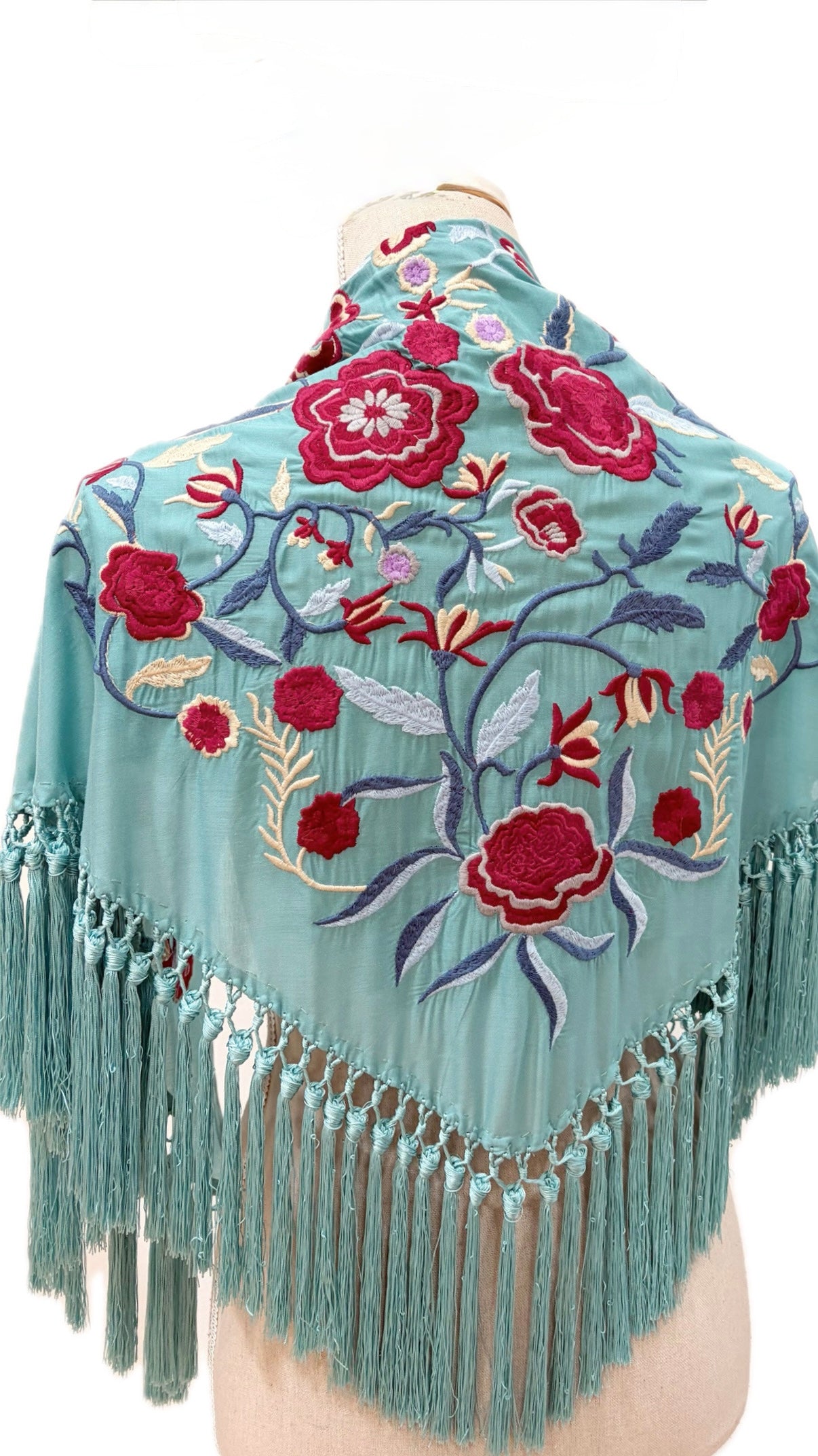 Mantón bordado 16