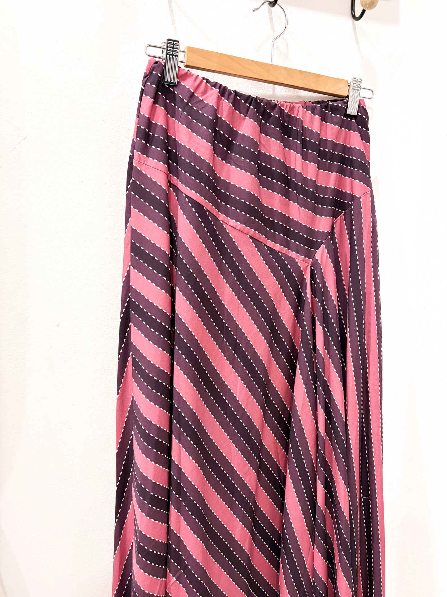 Falda asimétrica rosa