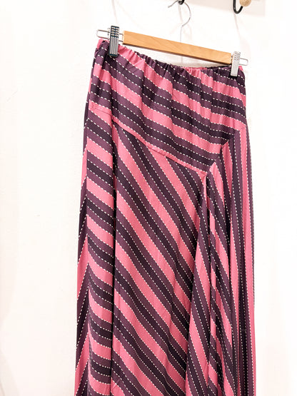 Falda asimétrica rosa