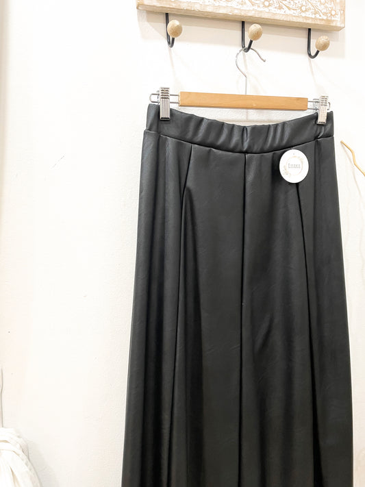 Falda polipiel negra